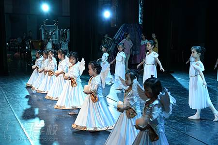广州爱丽芭蕾舞蹈艺术培训中心 胡桃夹子排练