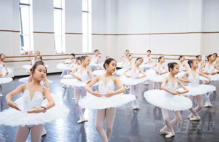 广州爱丽芭蕾舞蹈艺术培训中心  学员小剧场联排