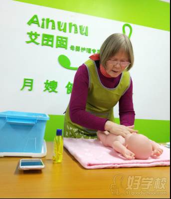 上海艾囝囡母婴培训中心导师 张老师
