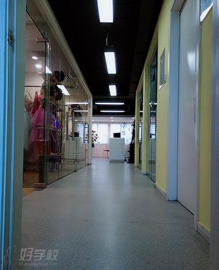 杭州图雅化妆美甲纹绣学校  走廊环境