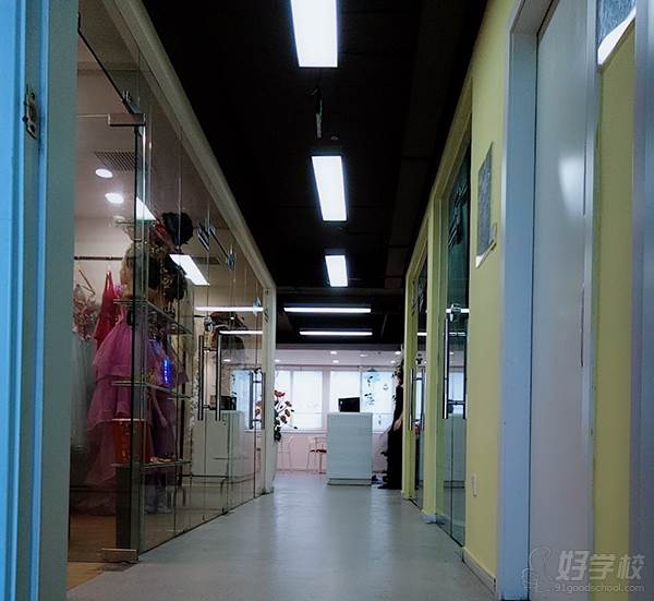 杭州图雅化妆美甲纹绣学校  走廊环境