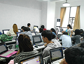 武汉银河IT学院开展教学工作都是通过互联网进行全程教学吗？