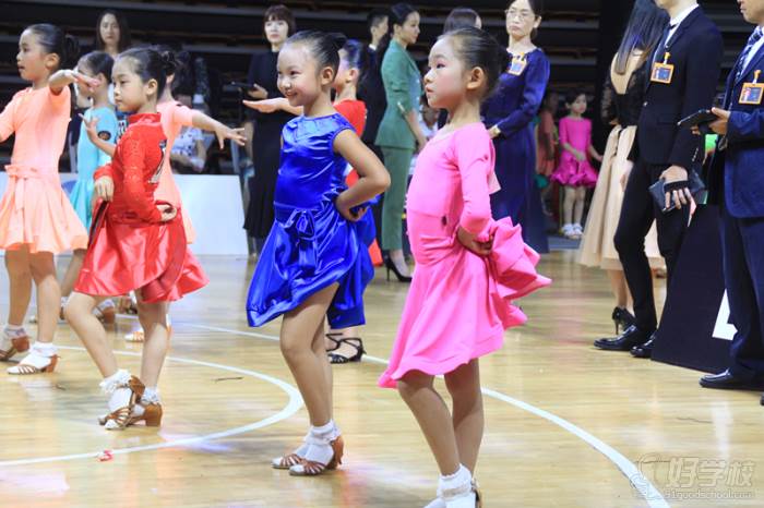 深圳港龙舞蹈培训中心  舞蹈赛场