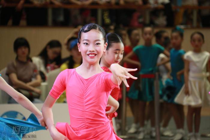 深圳港龙舞蹈培训中心  学员风采展示