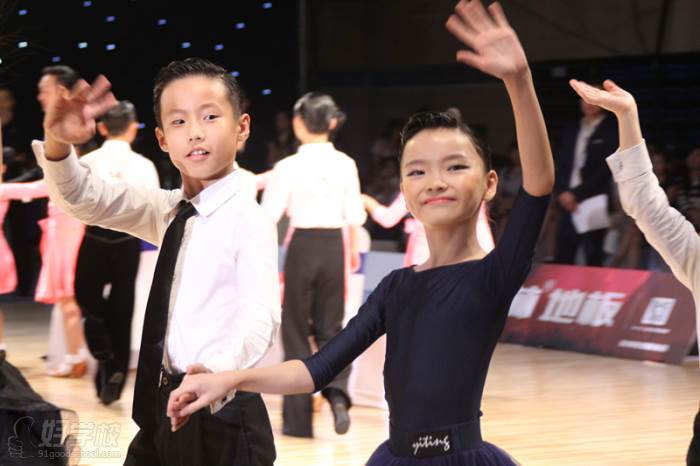 深圳港龙舞蹈培训中心  学员舞蹈风采