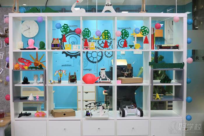 广州创芯荔机器人培训中心 展示窗