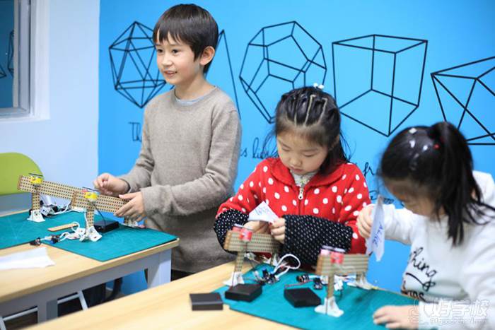 广州创芯荔机器人培训中心 学习现场