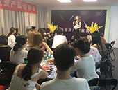 南京时尚丽莎美业商学院通过怎样的方式进行专业课程教学？