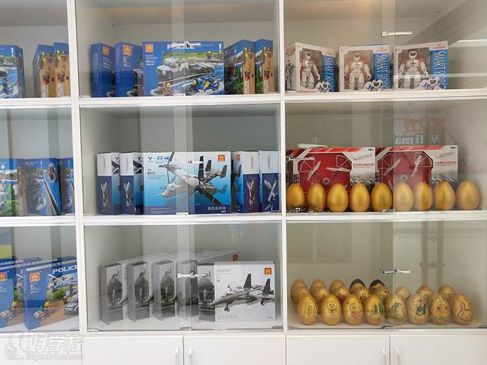 深圳瓦力工厂编程培训中心 展示窗