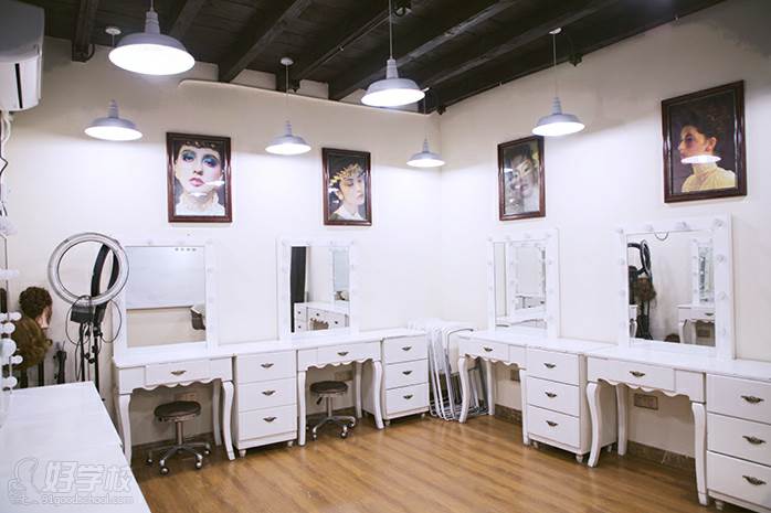 杭州瑞格造型美妆教育机构  教室环境