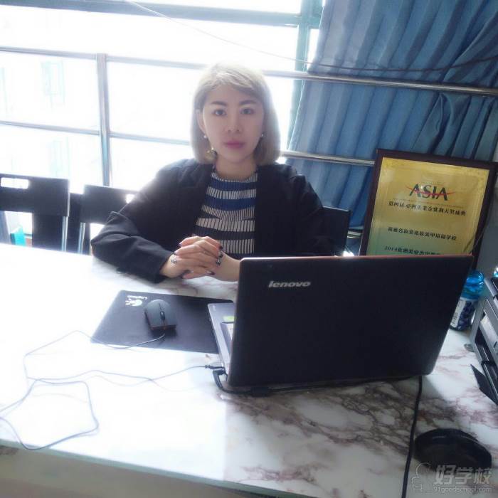 嘉善筱雅化妆美甲美容培训中心学员 潘薇 嘉善筱雅化妆美甲美容培训中心学员 潘薇