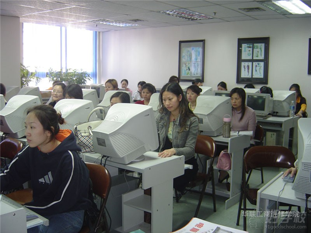 华联计算机课室教学环境