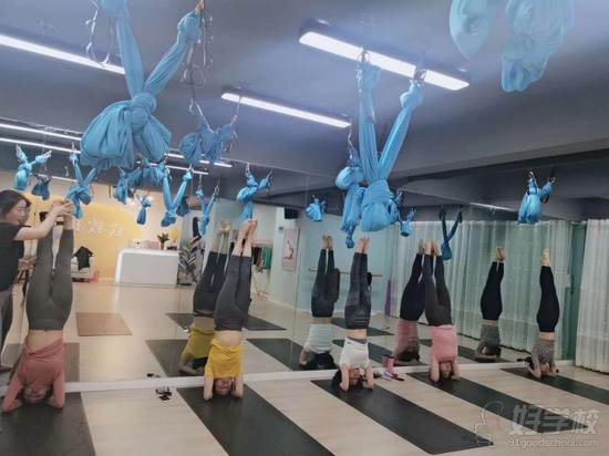上海梵田空中瑜伽养生馆 练习现场