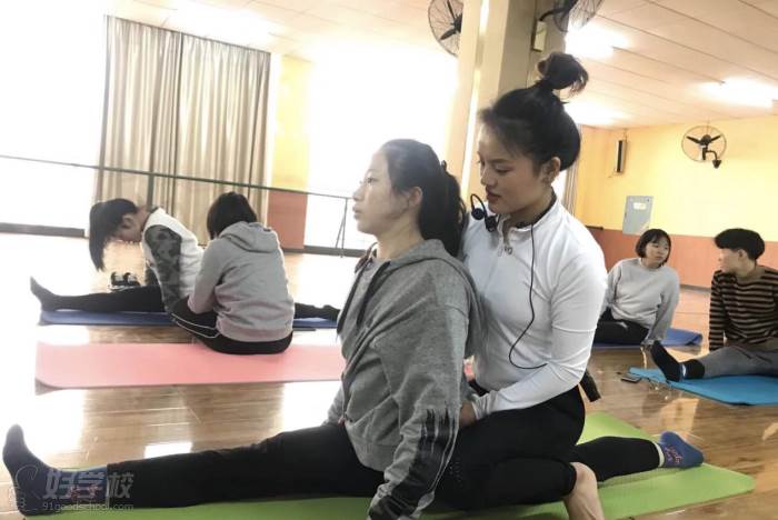 长沙樂瑜伽舞蹈培训学院教学现场