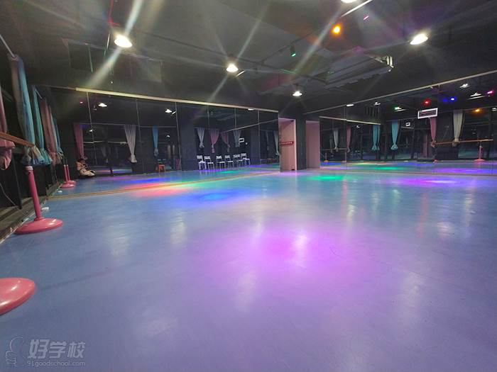长沙御溪国际水灵子舞蹈室  舞蹈环境展示