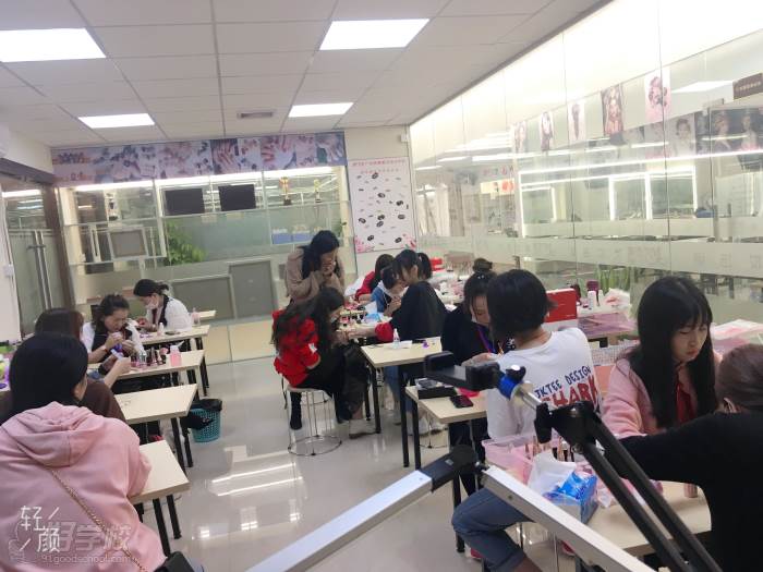 广州悉美美妆培训学校  学员练习现场