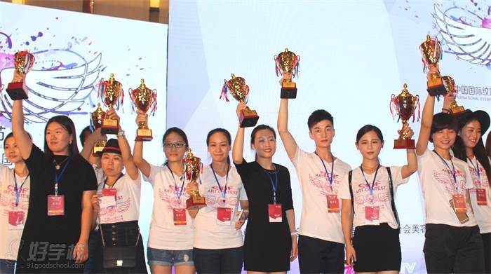 红黄蓝家人获得第六届中国国际形象节创意组jpg 