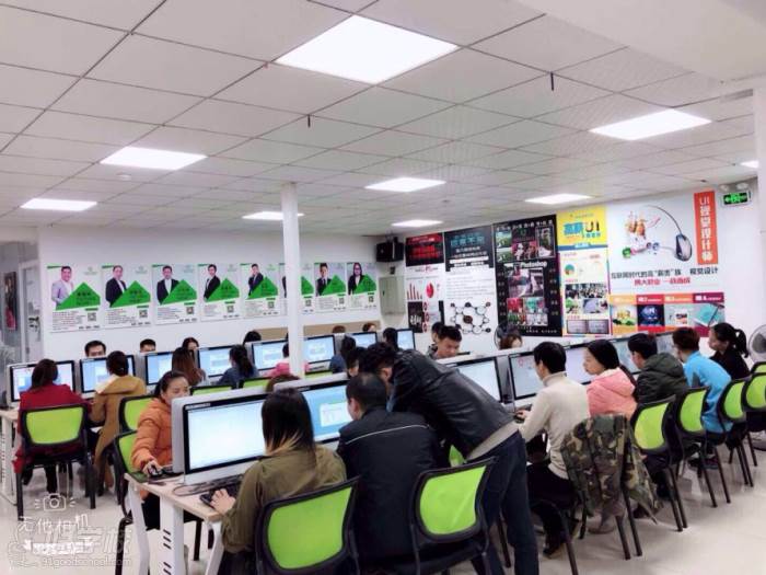 深圳深加速培训学校  UI视觉设计课程教学