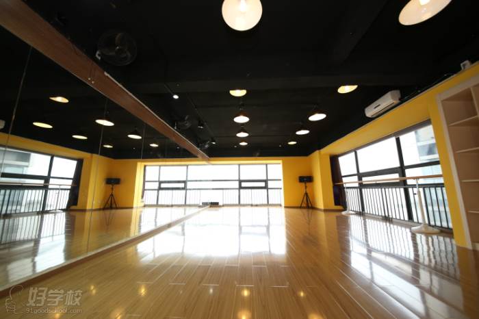 成都吉美舞蹈连锁培训中心  九眼桥校区 训练教学环境