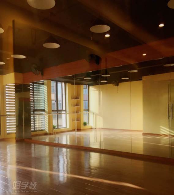 成都吉美舞蹈连锁培训中心  中海国际校区 教学环境