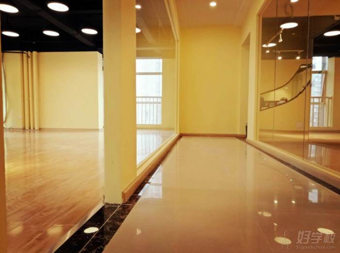 成都吉美舞蹈连锁培训中心  金沙校区 走廊