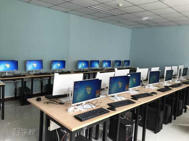亿玛客网络营销学院  教学现场 计算机教室