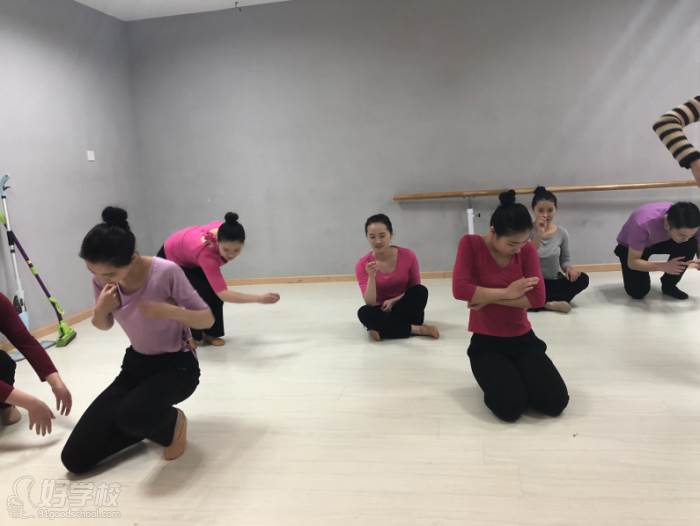 杭州核桃艺考培训中心  教学现场 舞蹈练习