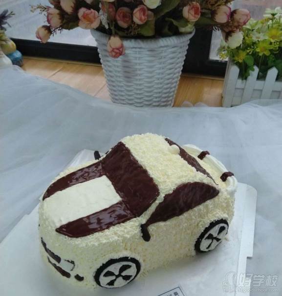 武汉月莎甜蜜屋DIY私房蛋糕  汽车蛋糕