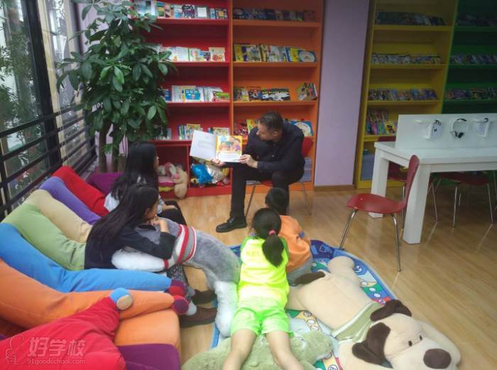 北京伊莱英语培训机构  师生互动教学风采