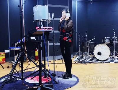 宁波星锋音乐培训机构  张同学录制自己的原创歌曲