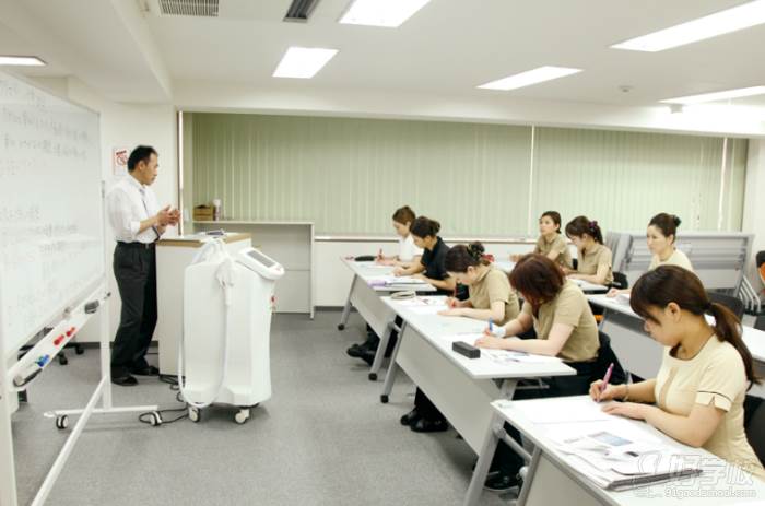 天津茉甲美学国际商学院  教学风采