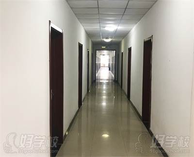 北京戏巢舞穴培训中心 宿舍走廊