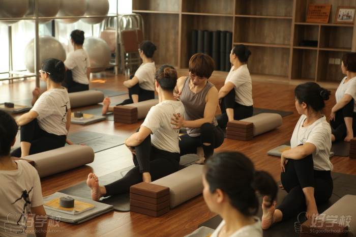 惠州心源瑜伽教练培训学校 上课现场