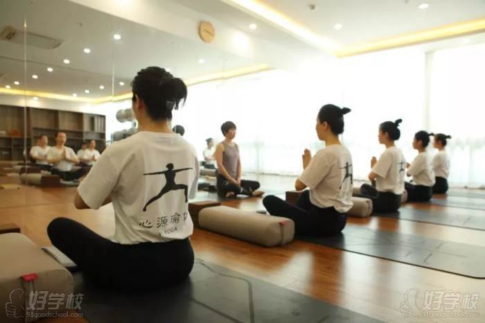 惠州心源瑜伽教练培训学校 上课现场