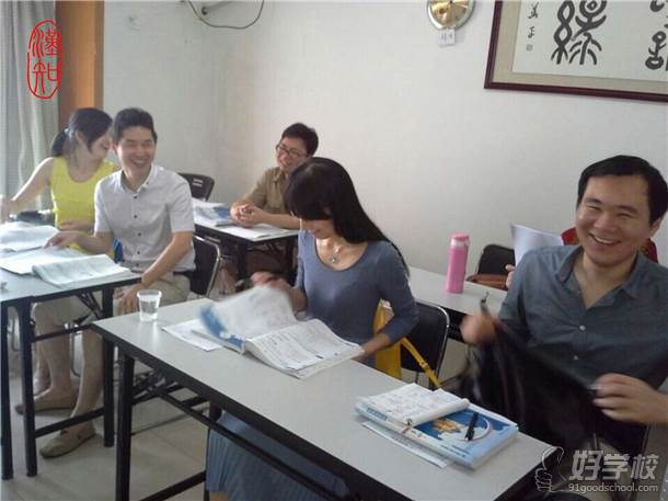 深圳汉知语言培训学院课堂上欢声笑语