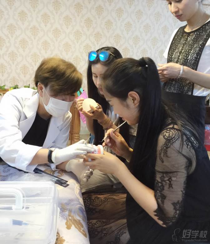 南京S.R国际冰瓷牙美白修复培训中心  专业课程辅导