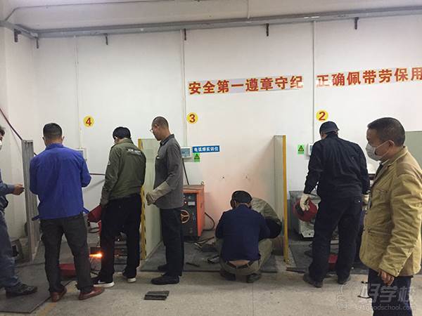 深圳市龙岗区润品科技职业培训学校 焊工教室