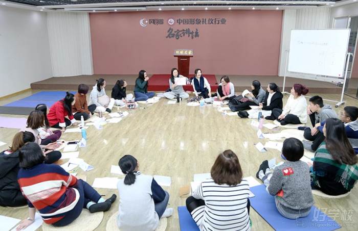 中国风尚圈礼仪培训中心   心灵成长培训班