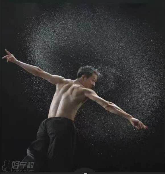 易杰      北京舞蹈学院编导，国家一级编导 
