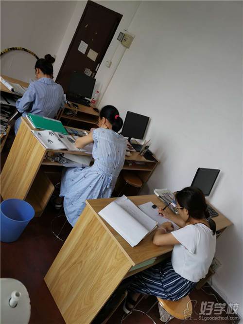 广州已维服装设计培训学校  学员风采
