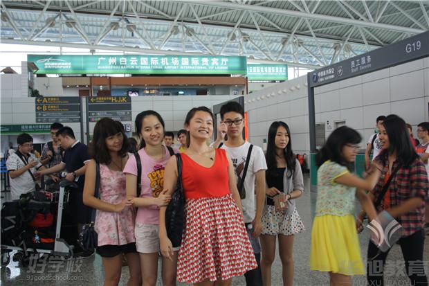 韩国大学春季预科班学生机场送行