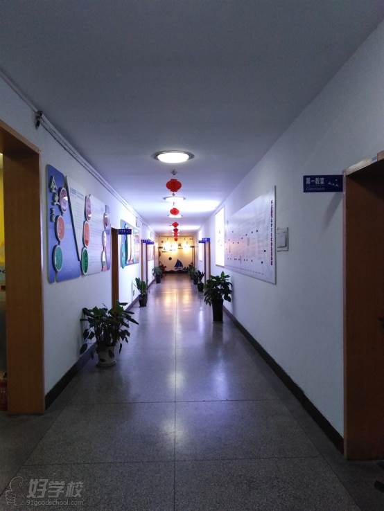 学校走廊环境