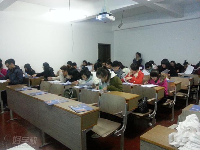 辽宁师大学生在做智赢ELTOP英语测试