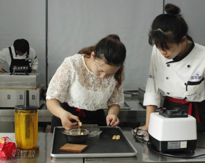 广州蓝胜餐饮管理培训中心   学员实操