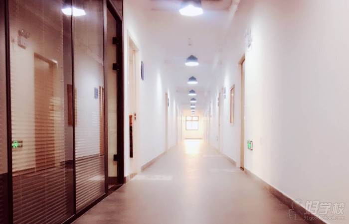 上海盛星文化培训中心  学校走廊