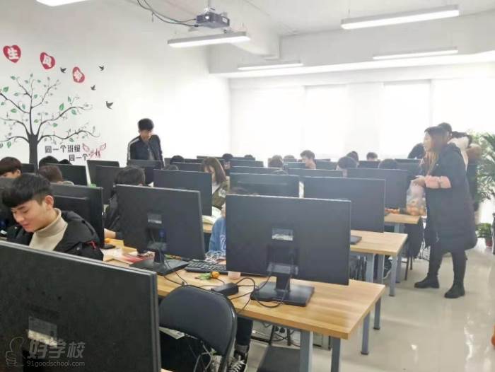 郑州华人软件设计学校  学习现场