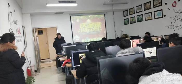 鄭州華人軟件設計學校教學風采