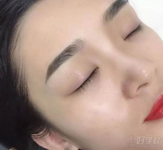 陽江雅妮美業(yè)美容培訓(xùn)中心  眉眼唇課程