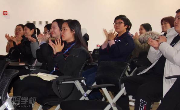 大連英領國際學校 學生鼓掌 大連英領國際學校 學生鼓掌