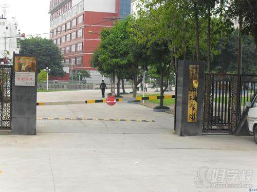 學校門口環境 學校門口環境